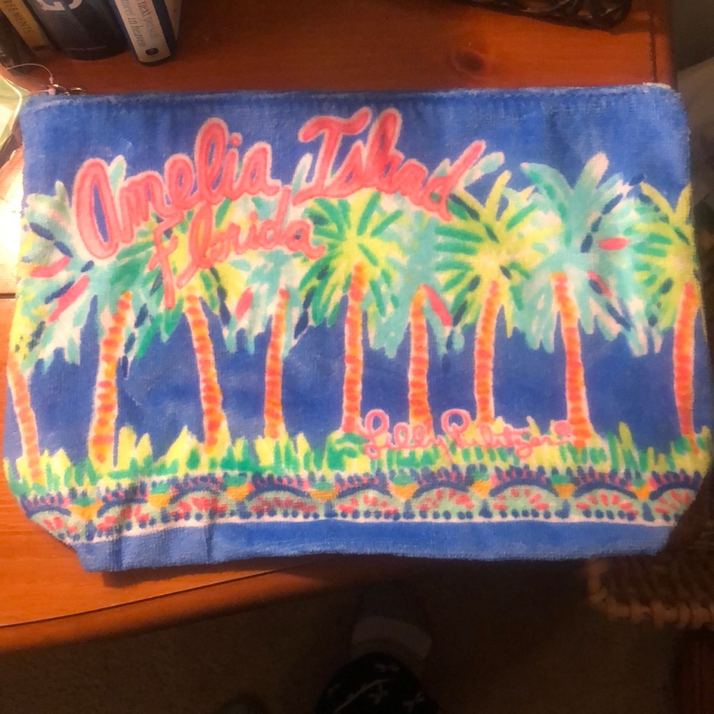 Illy Pulitzer destination pouch